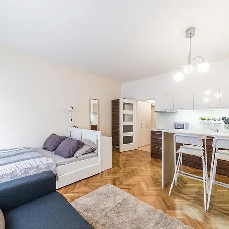 Cute - Promenade Of Apartment Prague